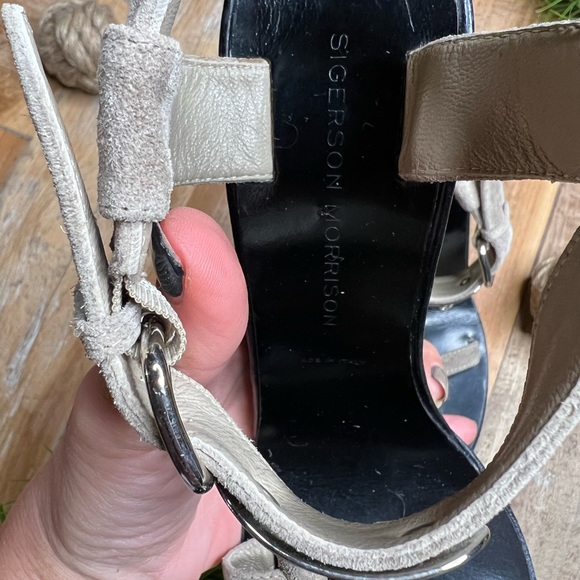 Sigerson Morrison Black Leather T-Strap Wedge Sandals - Picture 9 of 10